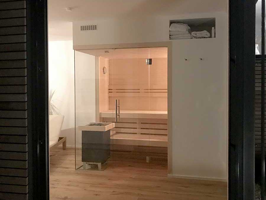 Sauna mit Glasfronten