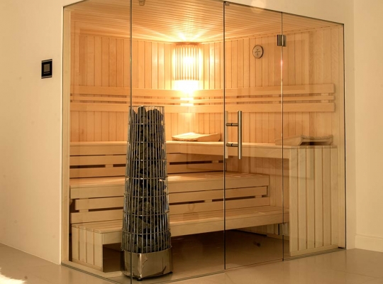 Sauna mit Glasfront im Untergeschoß
